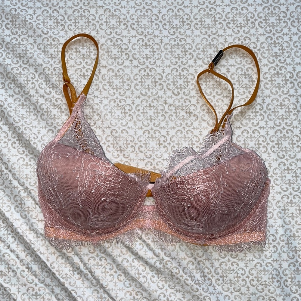 NWT Victoria’s Secret Lined Lace Plunge Bra 32C